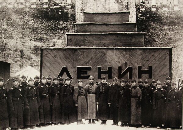 Первый вариант мавзолея  в 1924 году - Sputnik Молдова