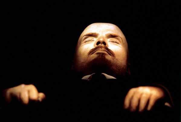 Тело В.И.Ленина в мавзолее - Sputnik Молдова