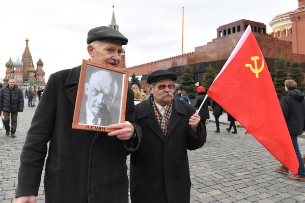 Возложение цветов к Мавзолею В.И. Ленина на Красной площади - Sputnik Молдова