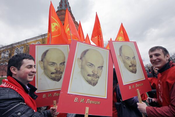 Возложение цветов и венков к мавзолею В.И. Ленина в день 140-й годовщины со дня его рождения - Sputnik Молдова