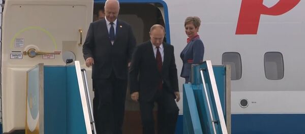 Владимир Путин прибыл во Вьетнам на саммит АТЭС Владимир Путин прибыл во Вьетнам на саммит АТЭС - Sputnik Молдова
