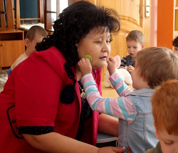 Директор усть-каменогорского детского дома Умiт Майра Бейсеканова - Sputnik Молдова