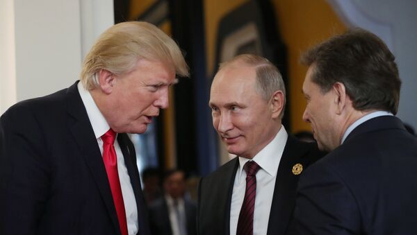 Vladimir Putin și Donald Trump au discutat la summit-ul APEC - Sputnik Moldova-România