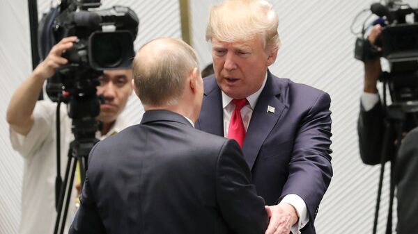 Donald Trump și Vladimir Putin la summit-ul APEC - Sputnik Moldova