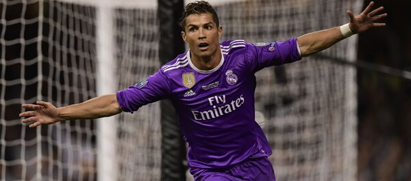 Real Madrid's Portuguese striker Cristiano Ronaldo celebrates after scoring their third goal during the UEFA Champions League final football match between Juventus and Real Madrid at The Principality Stadium in Cardiff, south Wales Real Madrid's Portuguese striker Cristiano Ronaldo celebrates after scoring their third goal during the UEFA Champions League final football match between Juventus and Real Madrid at The Principality Stadium in Cardiff, south Wales - Sputnik Moldova-România