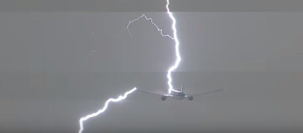 Avion lovit de fulger, Captură ecran Avion lovit de fulger, Captură ecran - Sputnik Moldova-România