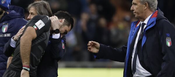 Gian Piero Ventura și Gianluigi Buffon Gian Piero Ventura și Gianluigi Buffon - Sputnik Moldova-România
