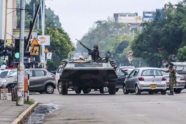 Военный патруль на улице Хараре, Зимбабве - Sputnik Молдова
