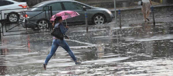 Сильный дождь в Москве - Sputnik Молдова