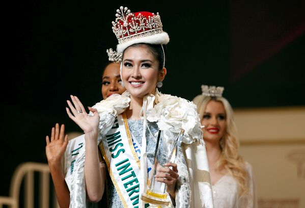 В Токио прошел финал международного конкурса красоты Miss International. Победительницей была названа 21-летняя Мисс Индонезия Лилиана Кевин. Она же была удостоена титула Miss Best Dresser - Sputnik Молдова