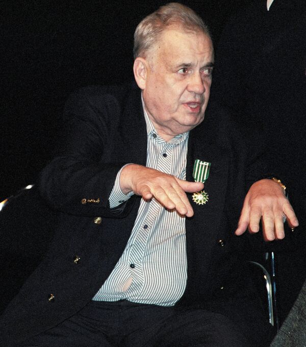 Кинорежиссер Эльдар Рязанов на фестивале Культура Вселенной. 1 ноября 2002 года Кинорежиссер Эльдар Рязанов на фестивале Культура Вселенной. 1 ноября 2002 года - Sputnik Молдова