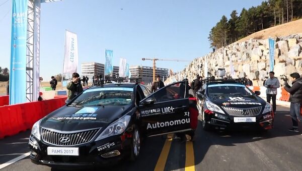 Беспилотные машины состязались в гонках на шоу в Южной Корее - Sputnik Молдова