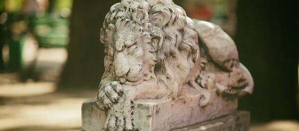 Статуя льва в парке Штефана чел Маре, Кишинев - Sputnik Молдова