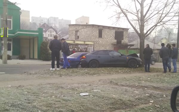 ДТП в Кишиневе, ул. Узинелор ДТП в Кишиневе, ул. Узинелор - Sputnik Moldova