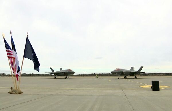 Американские истребители F-35 на авиабазе Амари в Харьюмаа, Эстония - Sputnik Молдова