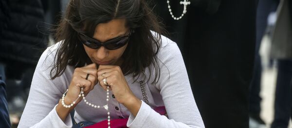 Oamenii se roagă la baza navală din Mar del Plata în timpul operațiunii de căutare Oamenii se roagă la baza navală din Mar del Plata în timpul operațiunii de căutare - Sputnik Moldova-România