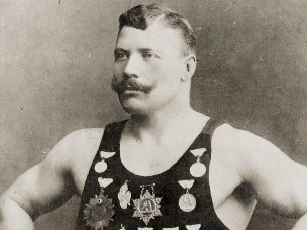 В Кишиневе почтили память волжского богатыря Ивана Заикина В Кишиневе почтили память волжского богатыря Ивана Заикина - Sputnik Молдова