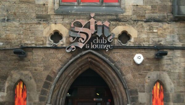 Ночной клуб Sin club & lounge в здании бывшей церкви в Шотландии - Sputnik Moldova-România