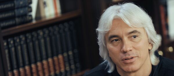 Российский певец Дмитрий Хворостовский во время интервью - Sputnik Moldova