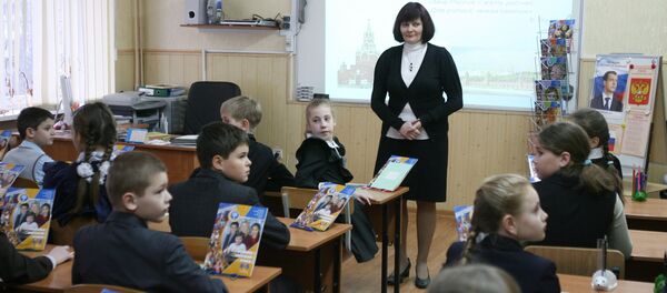 Изучение нового школьного курса Основы религиозных культур и светской этики в российских школах - Sputnik Молдова