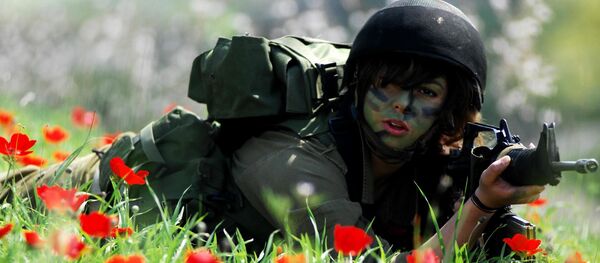 Female and male combat soldiers of the Home Front Command's Search and Rescue Unit receive combat training. - Sputnik Moldova-România