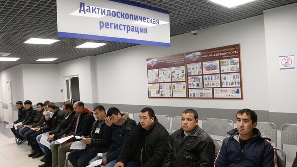 Иностранные граждане в очереди на дактилоскопическую регистрацию, архивное фото - Sputnik Молдова