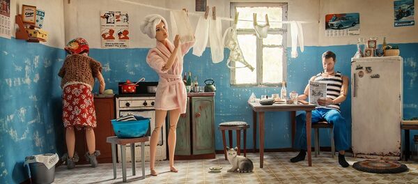 Barbie und Ken in der Küche einer Kommunalka - Sputnik Молдова