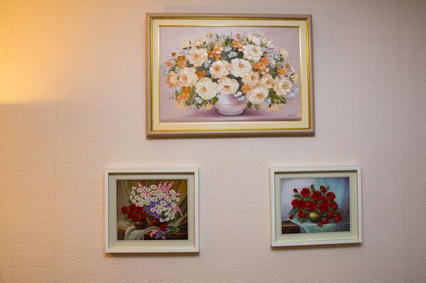 Вышивка лентами и бисером придает картинам объем и особенное очарование. Вышивка лентами и бисером придает картинам объем и особенное очарование. - Sputnik Молдова