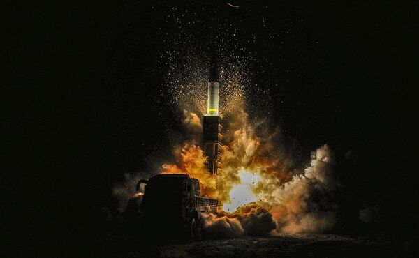 Запуск южнокорейской ракеты Hyunmoo II - Sputnik Молдова