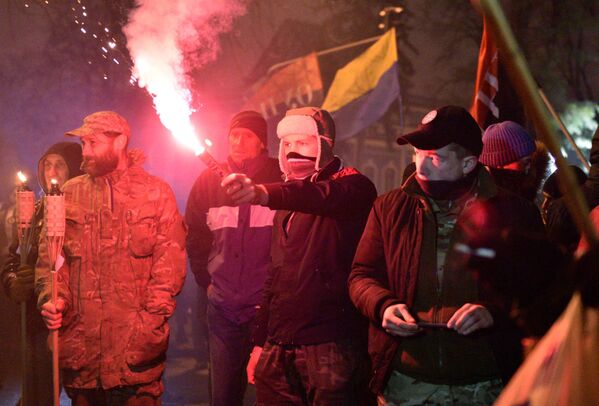 Участники шествия в Киеве, посвященного годовщине начала событий на Майдане - Sputnik Молдова