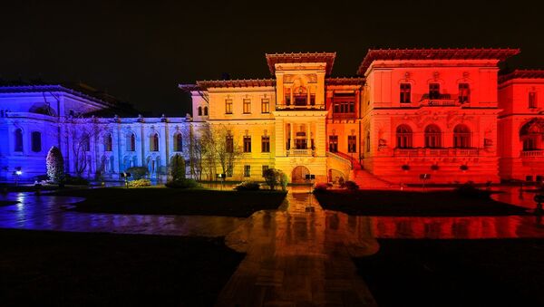 Palatul Cotroceni luminat în culorile tricolorului cu ocazia Zilei Naționale - Sputnik Moldova-România