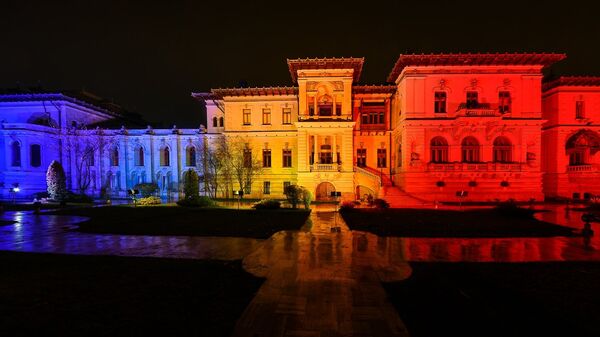 Palatul Cotroceni luminat în culorile tricolorului cu ocazia Zilei Naționale - Sputnik Moldova-România