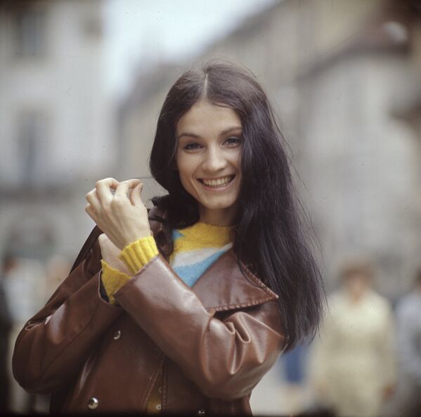 Tânără de tot. Fotografie din anul 1973, pe când Sofia Rotaru era solistă a Filarmonicii din Cernăuți. - Sputnik Moldova
