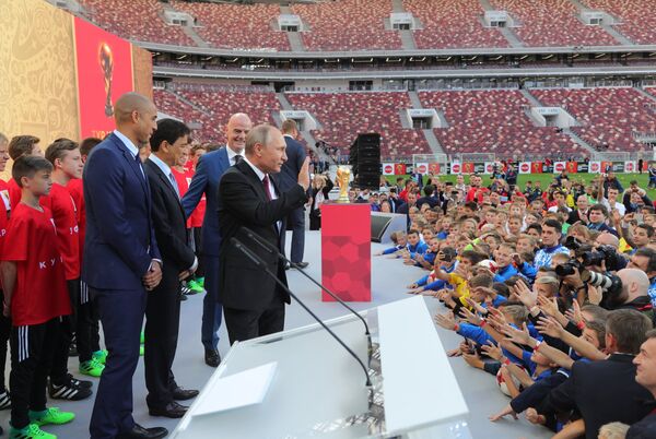 V. Putin, stadionul ”Lujniki” V. Putin, stadionul ”Lujniki” - Sputnik Moldova-România