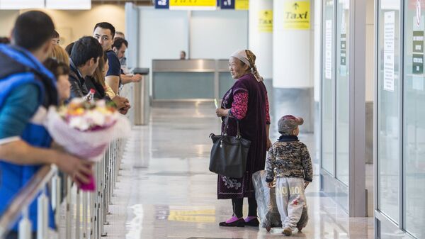 Мигранты в аэропорту - Sputnik Moldova-România