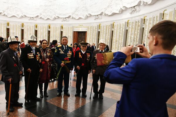 Бал Победителей в Музее Победы Бал Победителей в Музее Победы - Sputnik Молдова