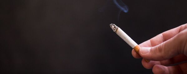 Сигарета, архивное фото - Sputnik Молдова