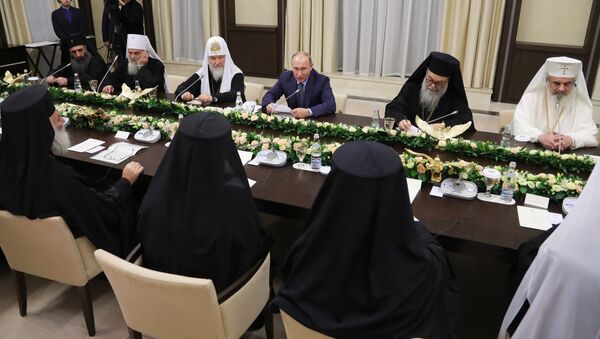 Президент РФ В. Путин встретился с главами делегаций поместных православных церквей - Sputnik Moldova-România