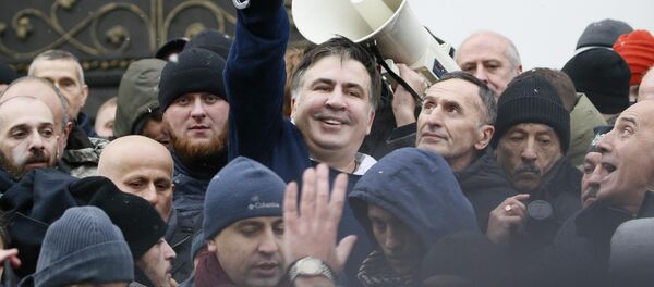 Михаил Саакашвили в Киеве после освобождения своими сторонниками из рук полиции - Sputnik Молдова