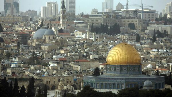 A general view of The Dome of the Rock Mosque at the Al Aqsa Mosque compound, known by the Jews as the Temple Mount, is seen from the Mount of Olives in east Jerusalem. (File) - Sputnik Moldova-România