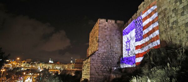 Giant US flag screened alongside Israel's national flag by the Jerusalem municipality on the walls of the old city - Sputnik Moldova