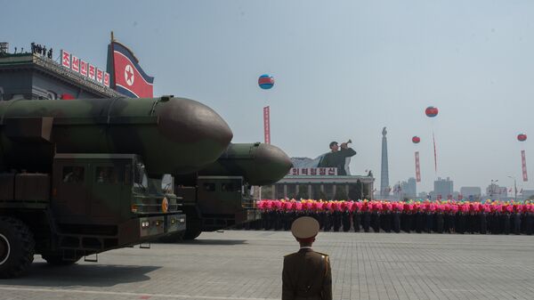 Paradă militară în Coreea de Nord, cu demonstrarea sistemelor de rachete intercontinentale - Sputnik Moldova-România