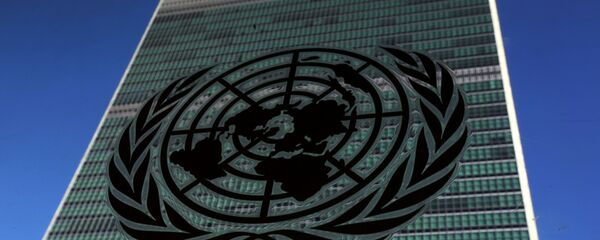 The United Nations logo is pictured in front of the United Nations Headquarters building during the 71st United Nations General Assembly in the Manhattan borough of New York, U.S., September 22, 2016.  - Sputnik Moldova-România