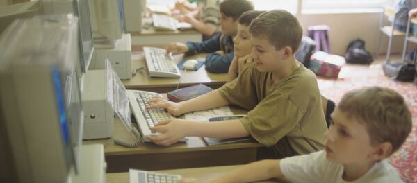 Учащиеся на уроке информатики - Sputnik Moldova