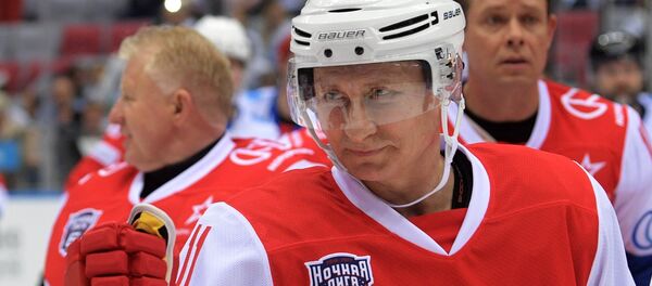 President Vladimir Putin takes part in gala match of Night Hockey League's 6th National Festival - Sputnik Moldova-România