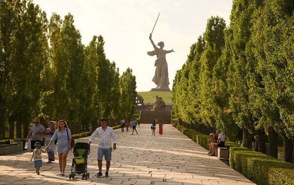 Родина-мать зовет! - центр памятника-ансамбля Героям Сталинградской битвы - Sputnik Молдова