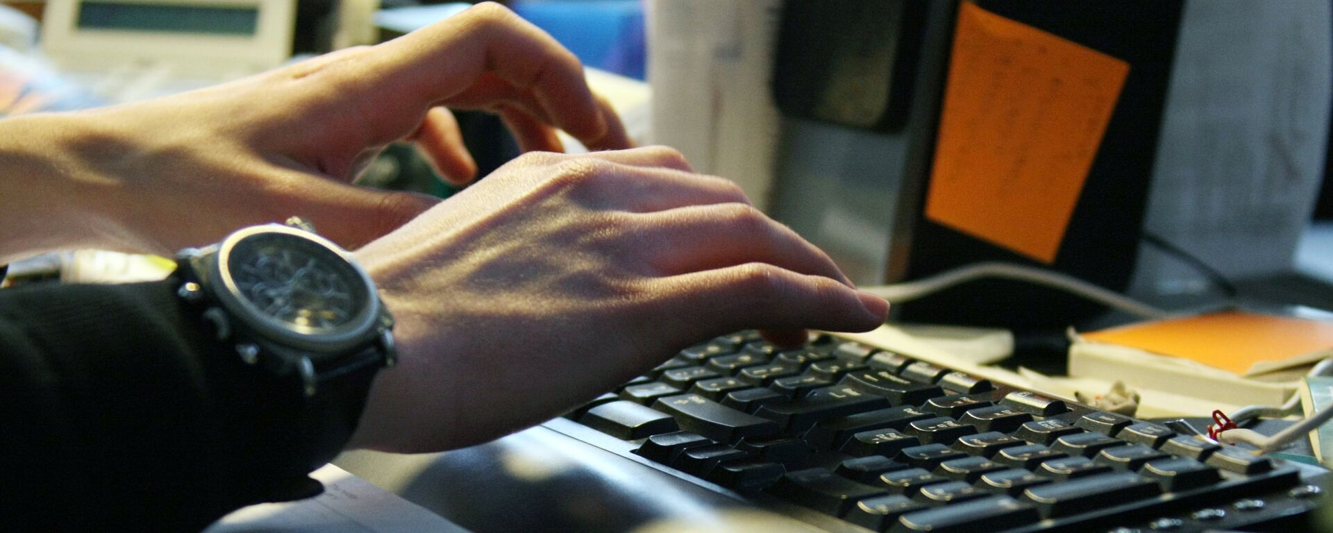 Работа за компьютером - Sputnik Молдова, 1920, 05.12.2020