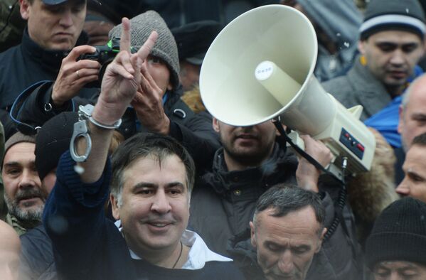 Бывший губернатор Одесской области Михаил Саакашвили, освобожденный своими сторонниками после задержания сотрудниками правоохранительных органов Украины в Киеве - Sputnik Молдова