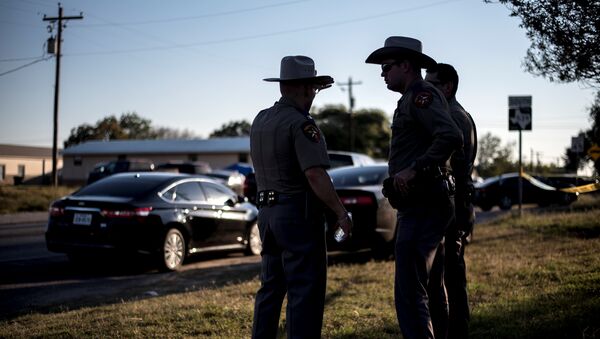 Представители офиса шерифа в Техасе на месте стрельбы - Sputnik Молдова
