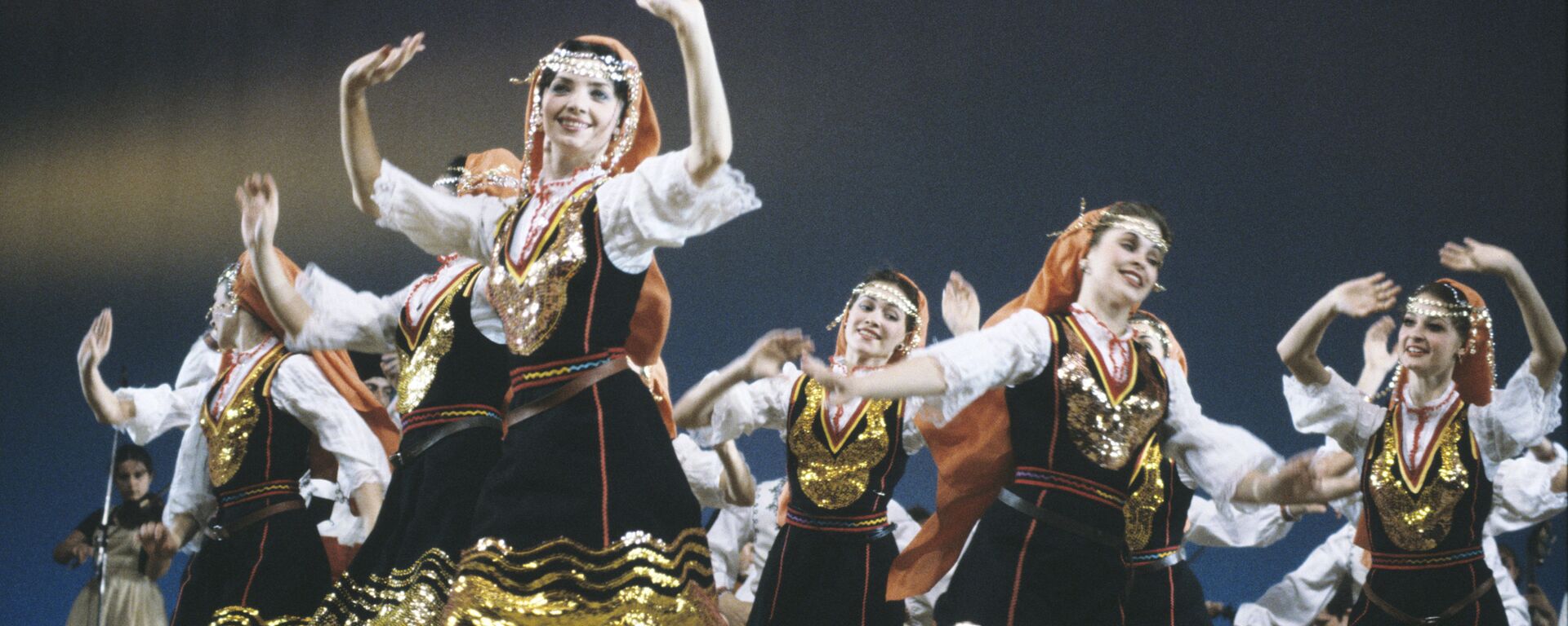 Выступление ансамбля народного танца Молдавской ССР Жок - Sputnik Молдова, 1920, 08.06.2024